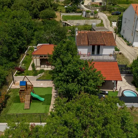 Сasa de vacaciones House Madrino